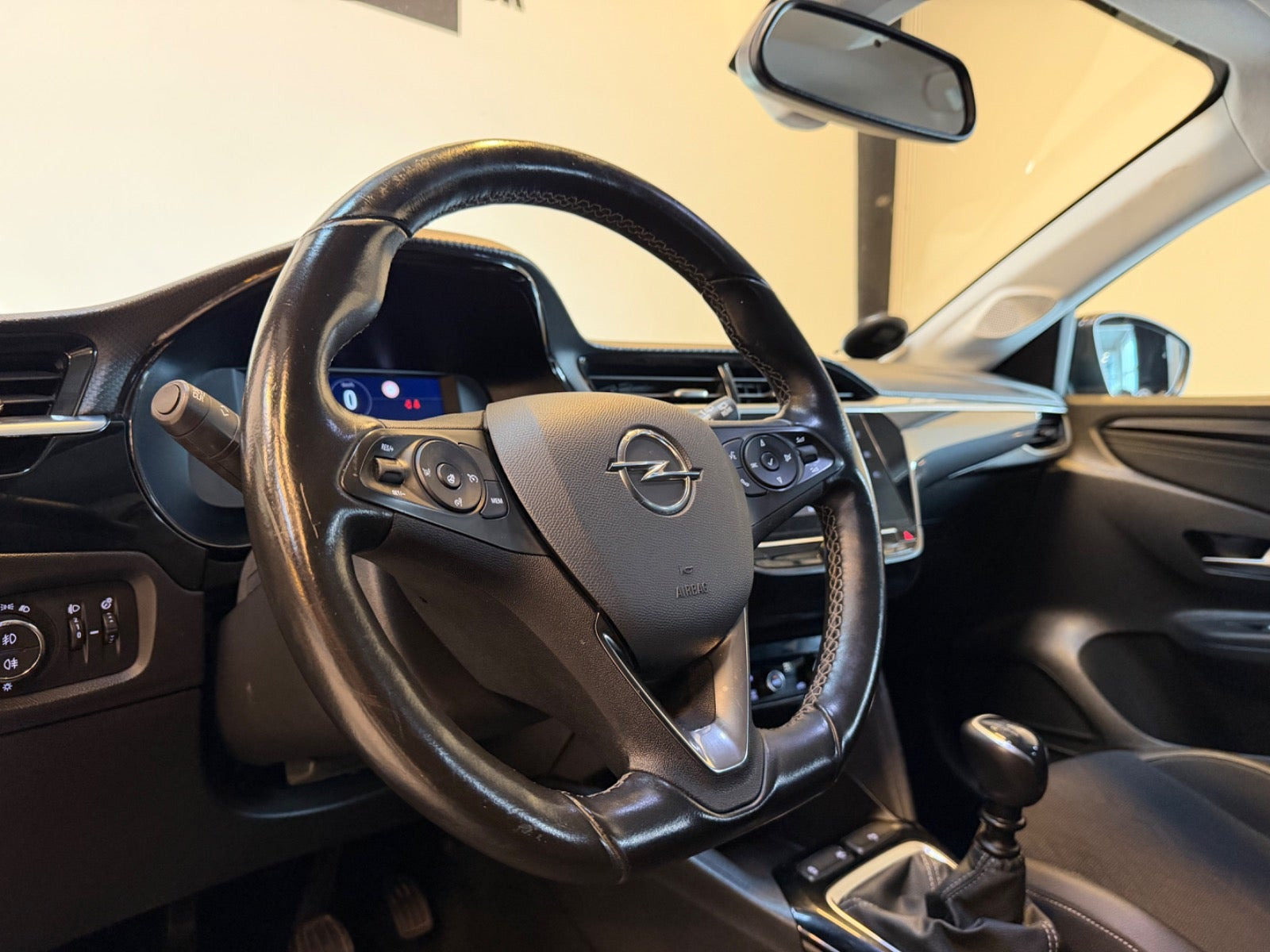 Blå Opel Corsa fra 2020