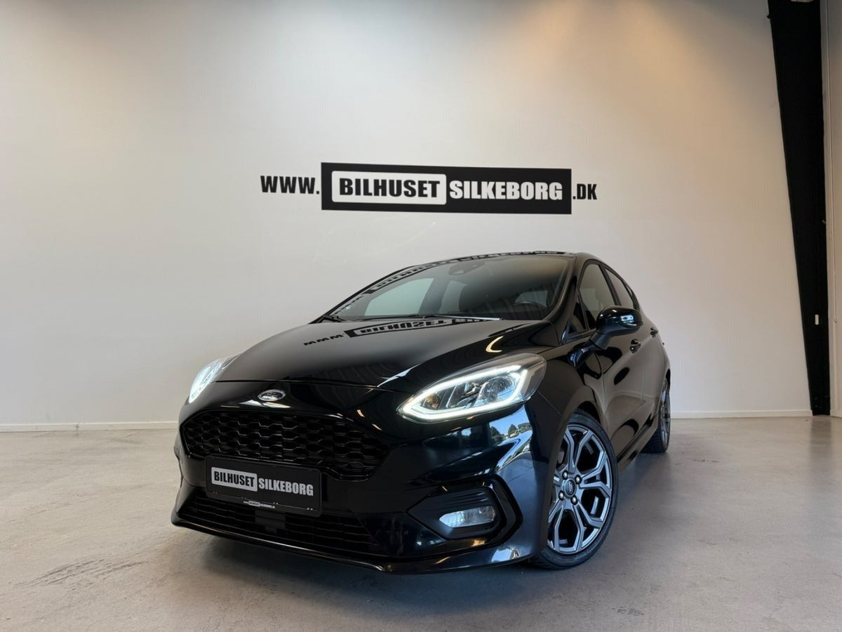 Rød Ford Fiesta fra 2019