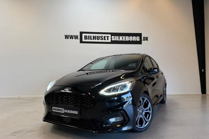 Rød Ford Fiesta fra 2019