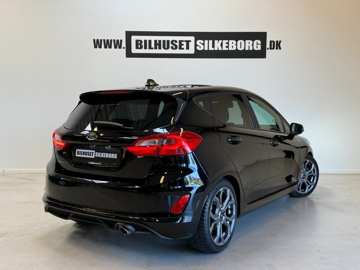 Rød Ford Fiesta fra 2019