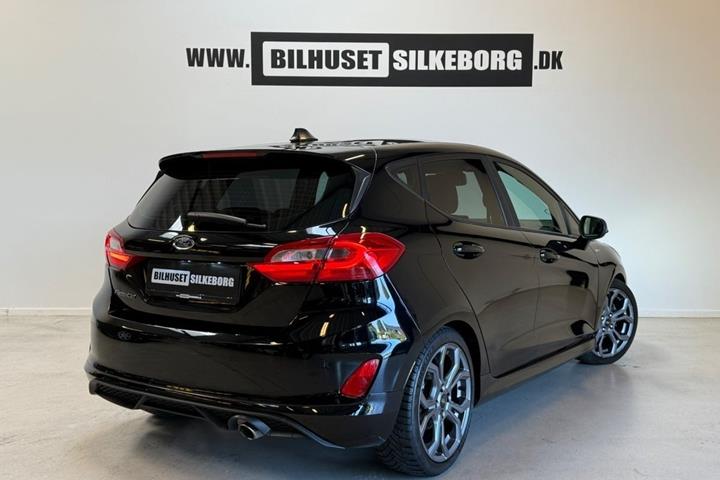 Rød Ford Fiesta fra 2019