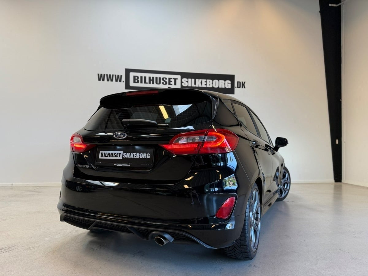 Rød Ford Fiesta fra 2019