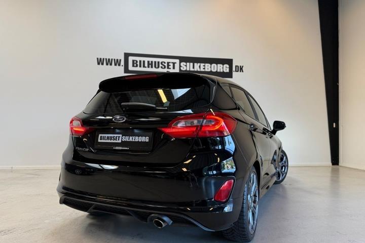 Rød Ford Fiesta fra 2019
