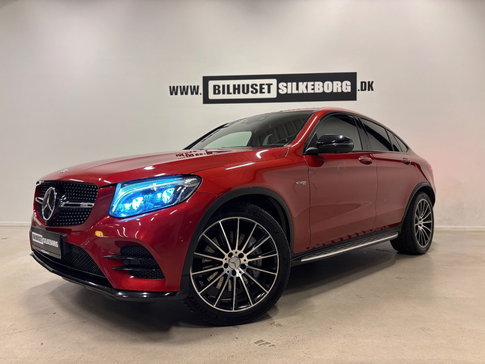 Rød Mercedes GLC43 fra 2017