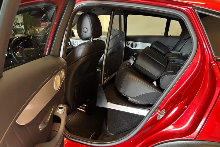 Rød Mercedes GLC43 fra 2017