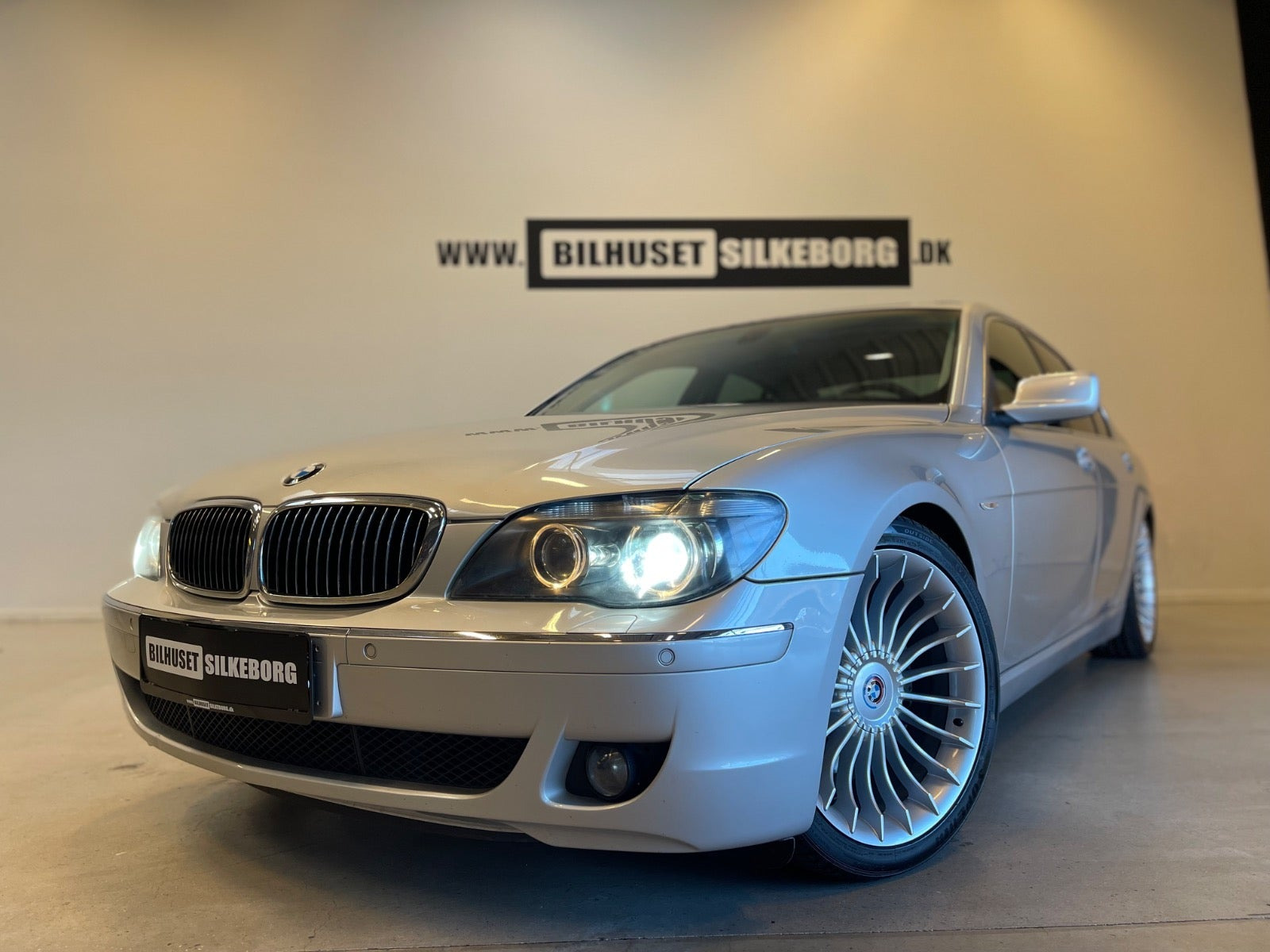 Grøn BMW 740i fra 2005