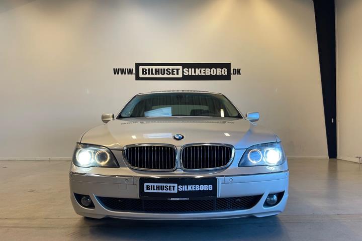 Grøn BMW 740i fra 2005
