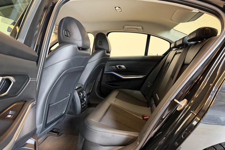 undefined BMW 330i fra 2019