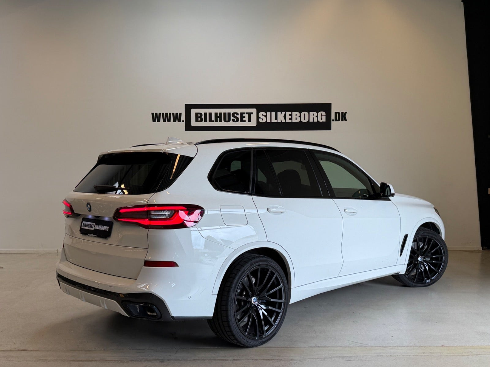 Sort BMW X5 fra 2021