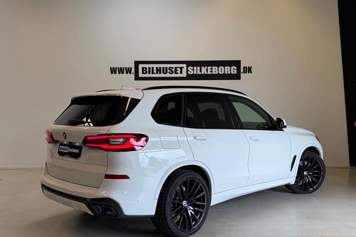 Sort BMW X5 fra 2021