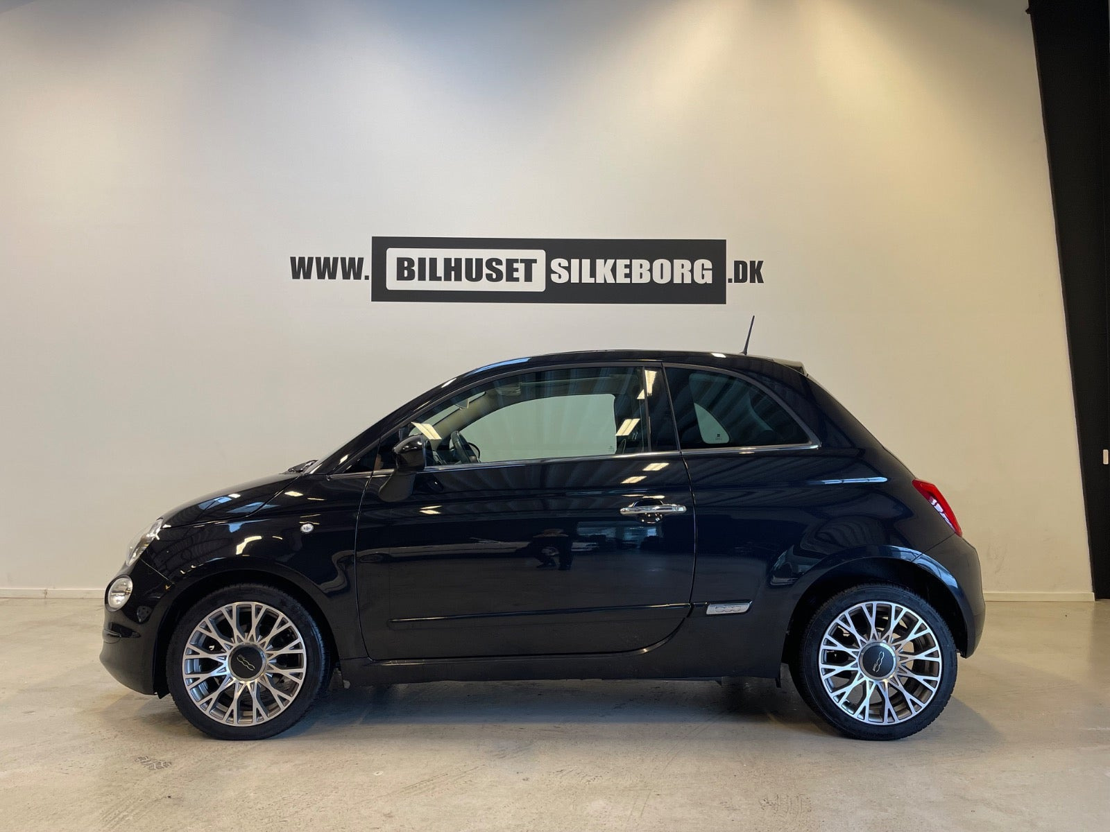 Grå Fiat 500 fra 2018