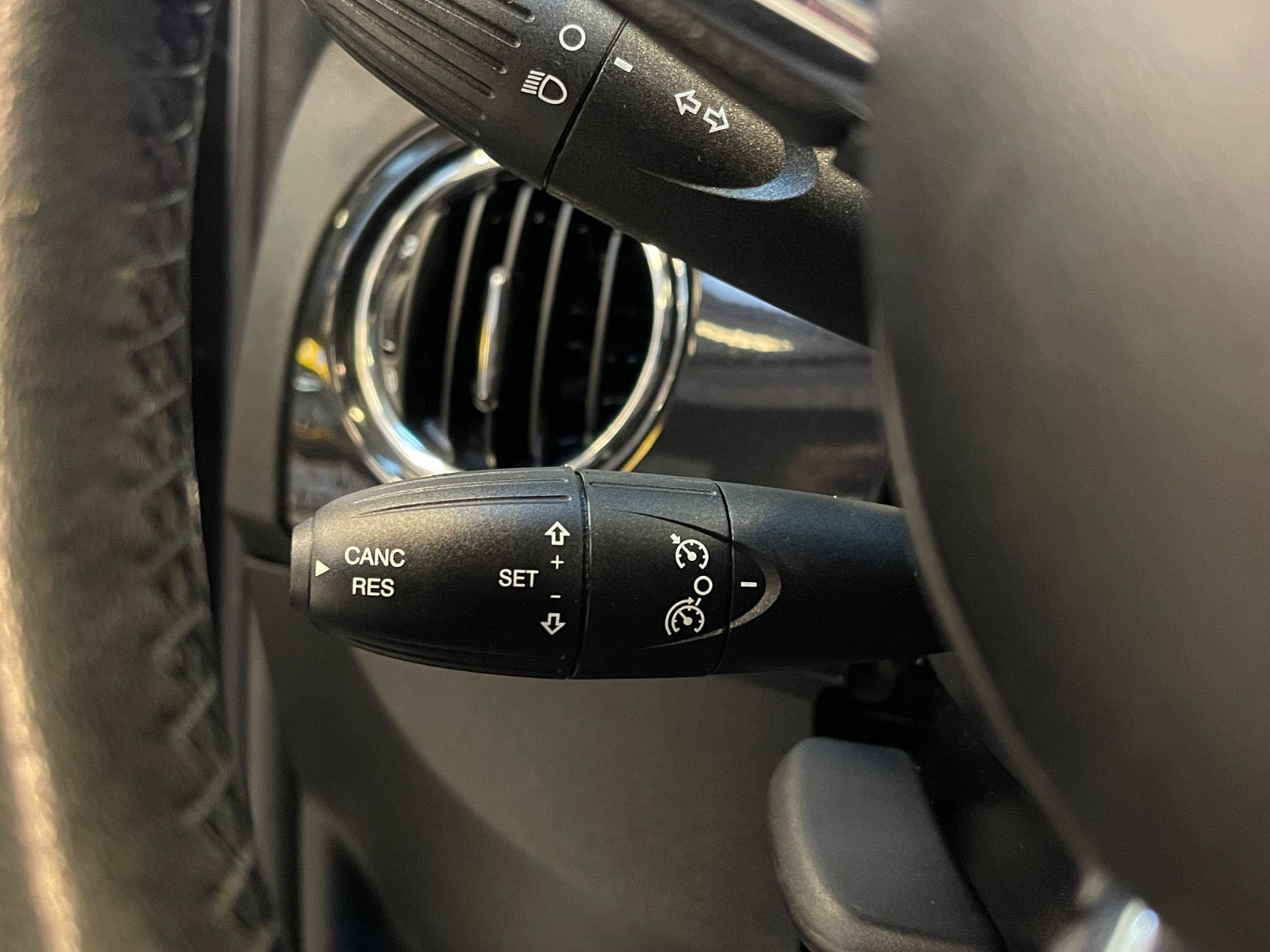 Grå Fiat 500 fra 2018