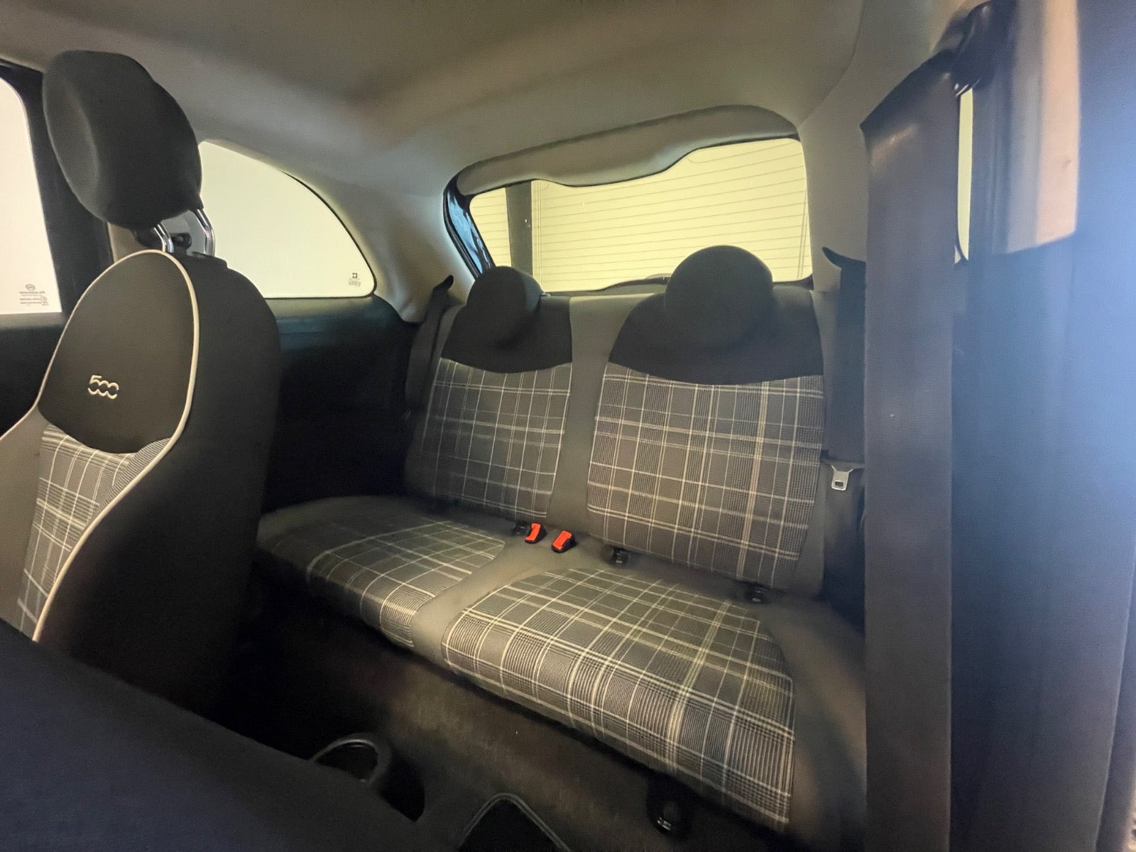 Grå Fiat 500 fra 2018
