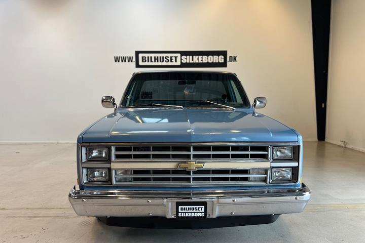 Blå Chevrolet C10 fra 1984