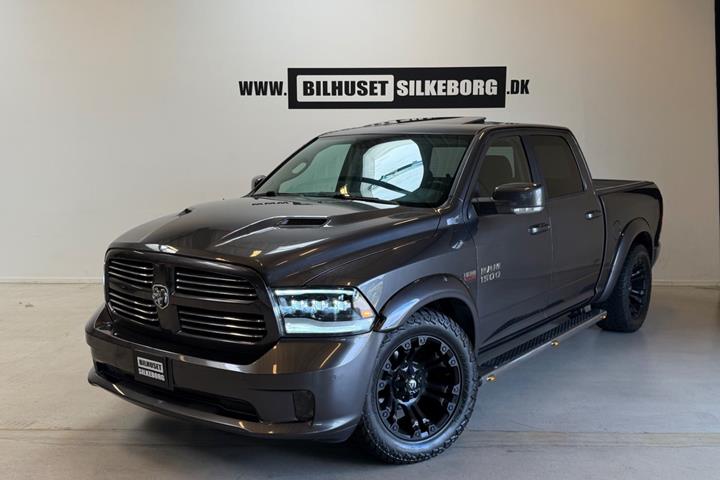 Blå Dodge RAM 1500 fra 2017