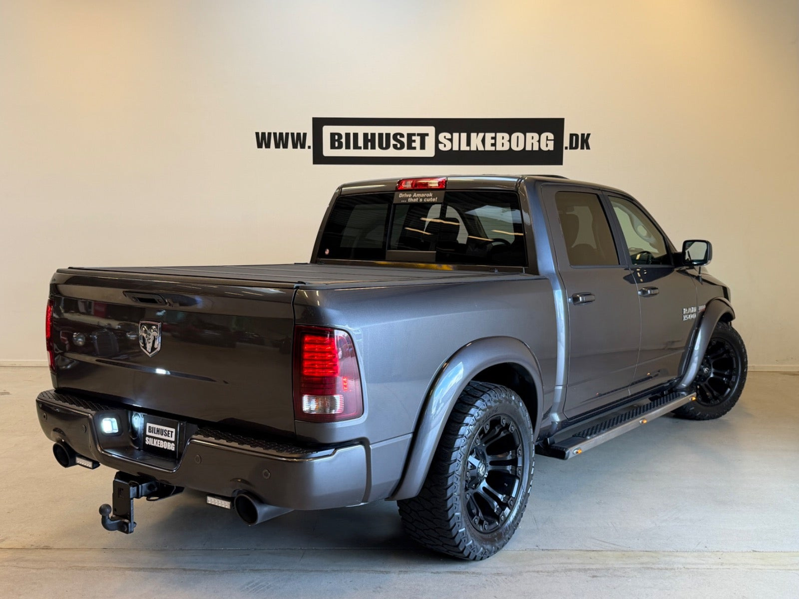 Blå Dodge RAM 1500 fra 2017