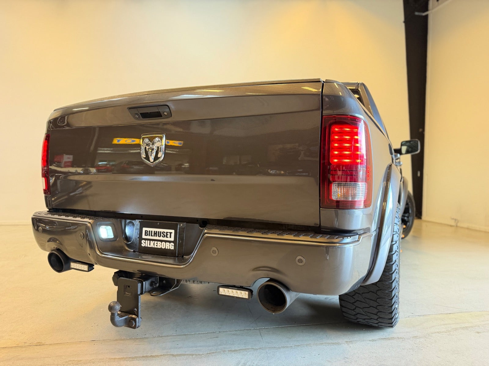 Blå Dodge RAM 1500 fra 2017