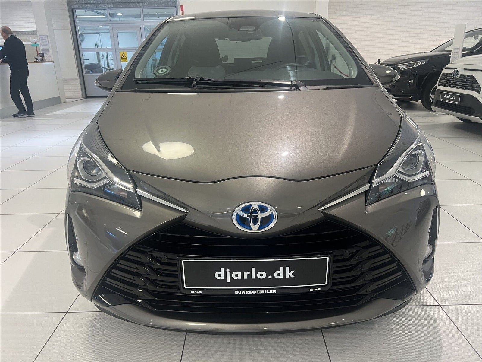 Brun Toyota Yaris fra 2019
