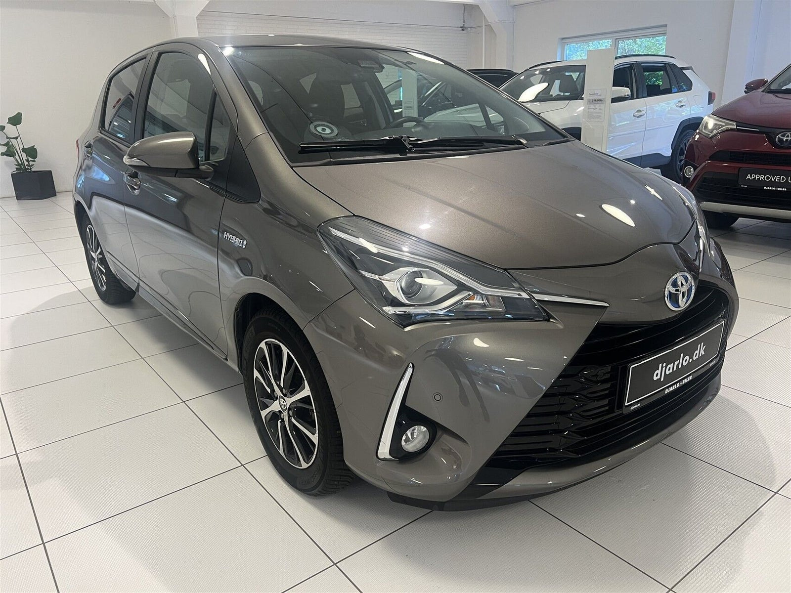 Brun Toyota Yaris fra 2019