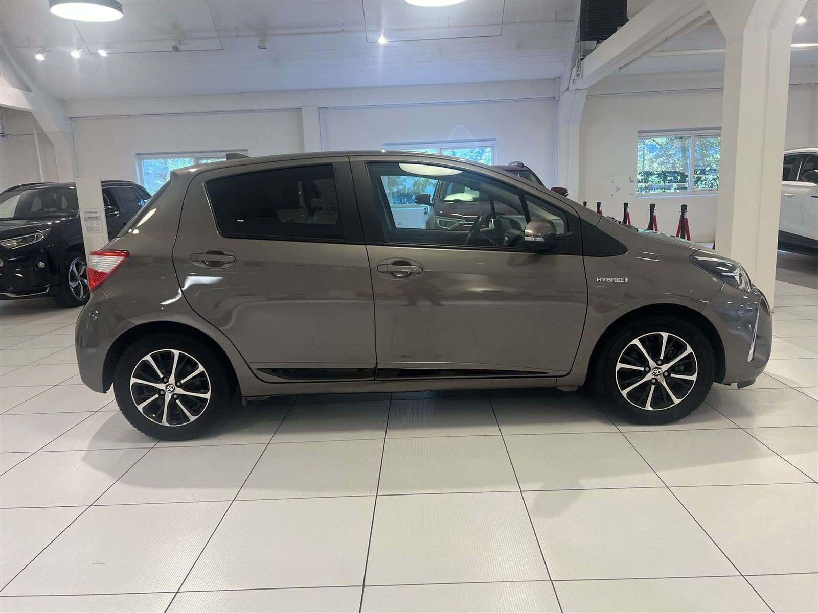Brun Toyota Yaris fra 2019
