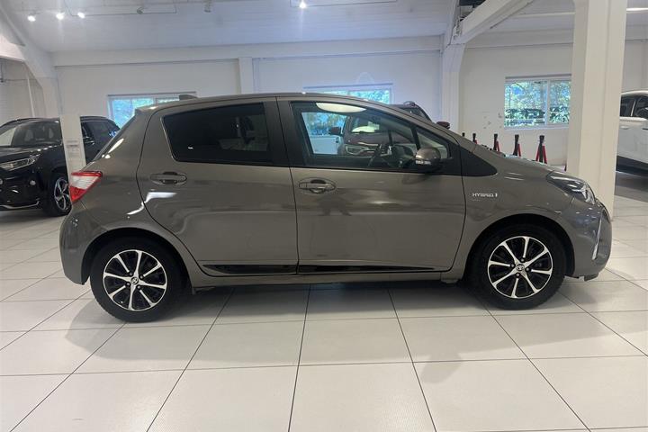 Brun Toyota Yaris fra 2019