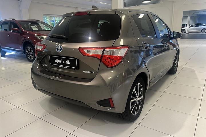 Brun Toyota Yaris fra 2019