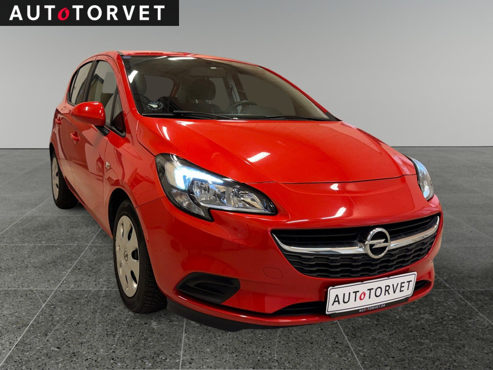 Rød Opel Corsa fra 2015