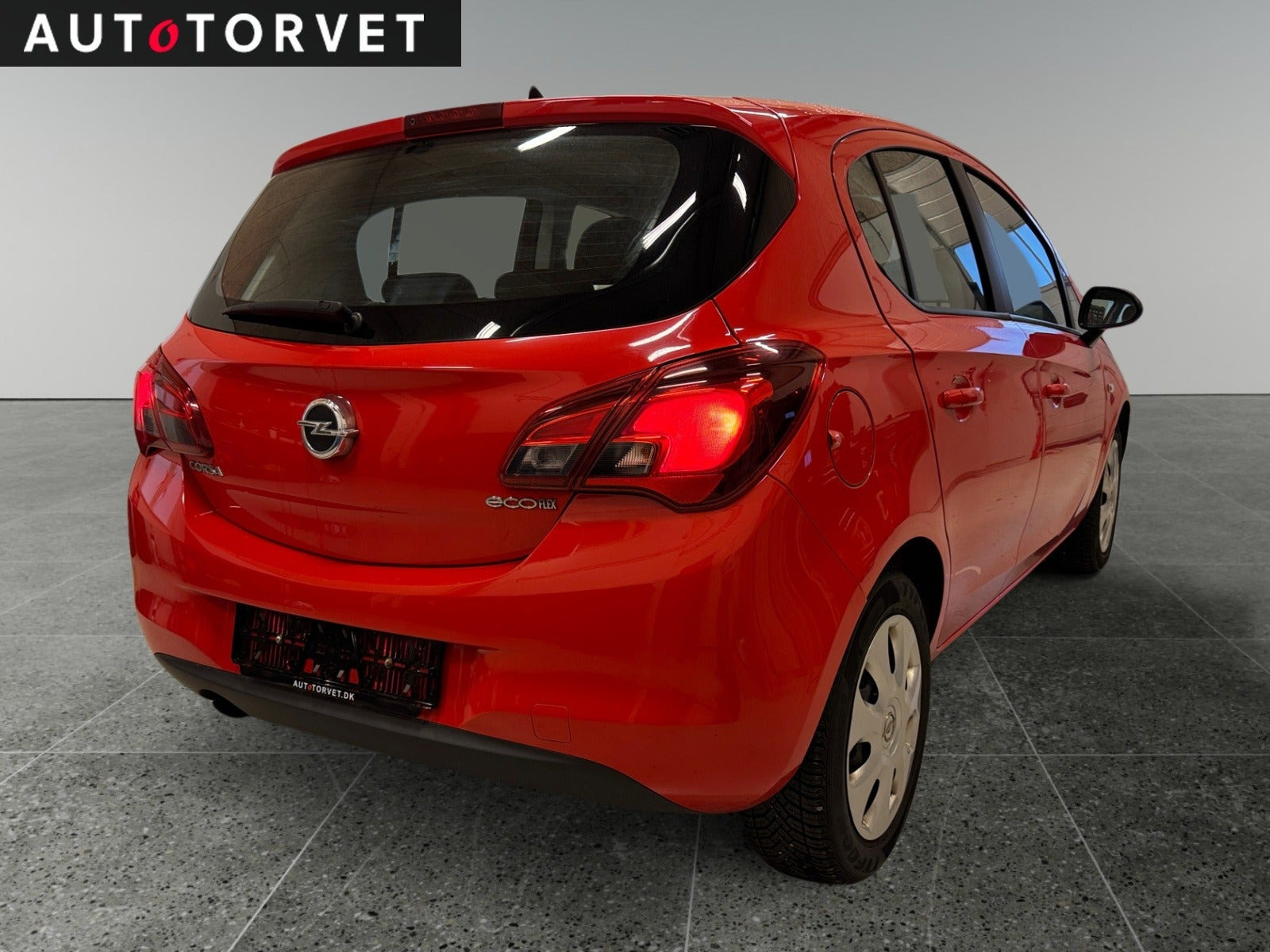 Rød Opel Corsa fra 2015