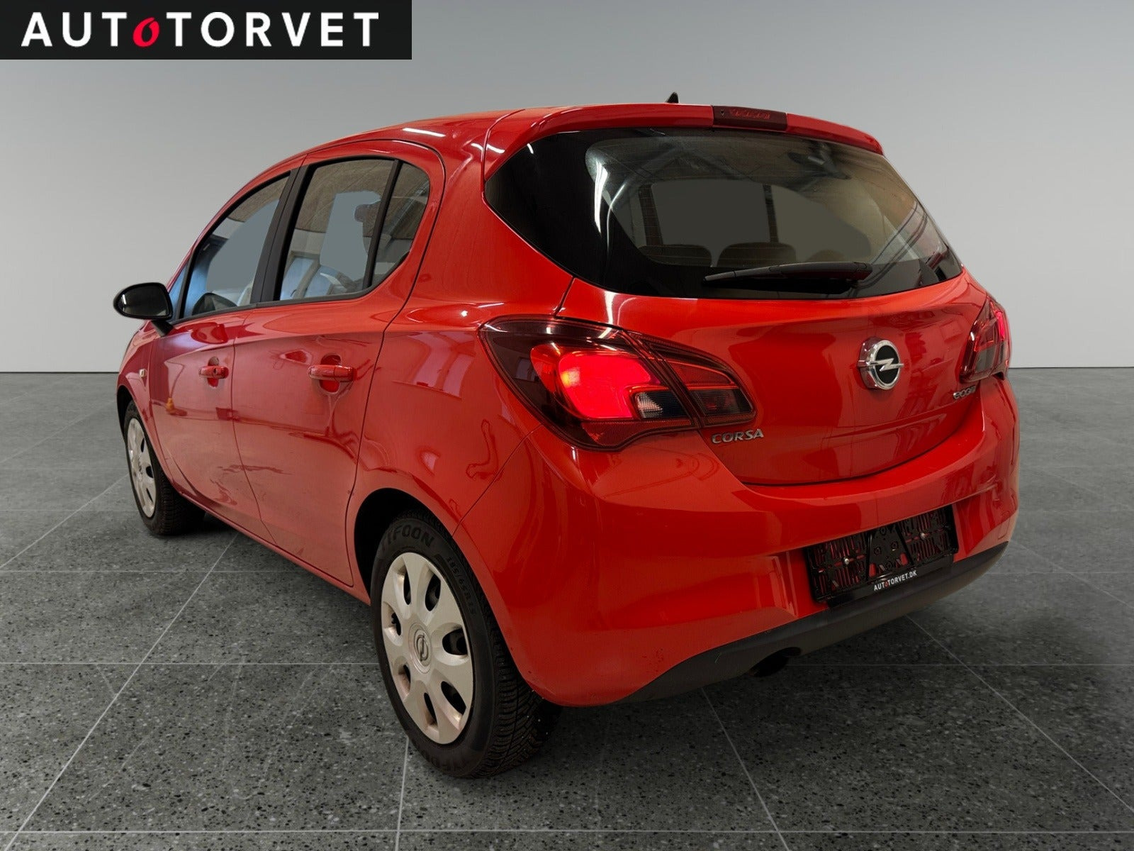 Rød Opel Corsa fra 2015