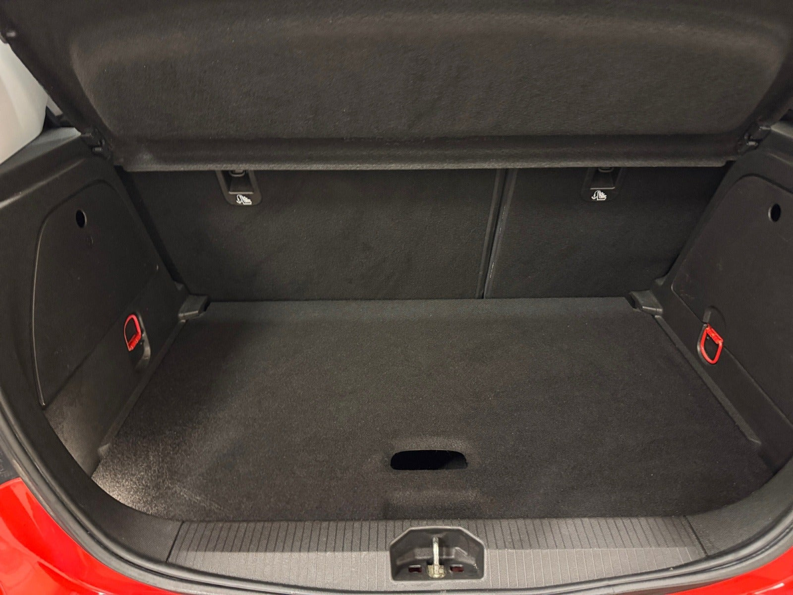 Rød Opel Corsa fra 2015
