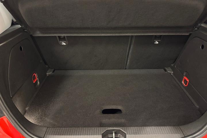 Rød Opel Corsa fra 2015