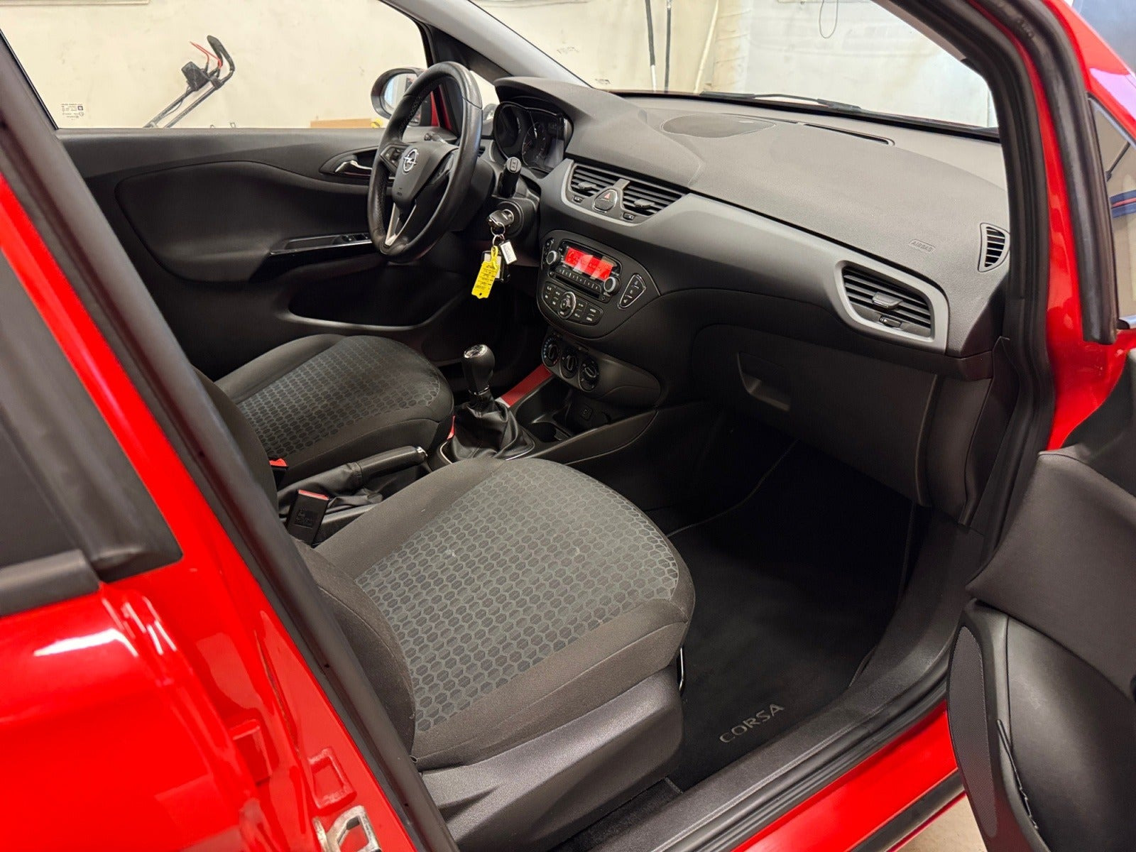 Rød Opel Corsa fra 2015