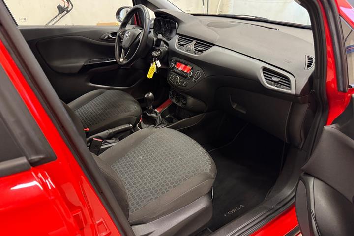 Rød Opel Corsa fra 2015