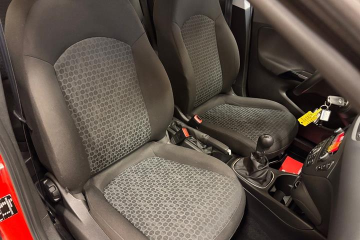 Rød Opel Corsa fra 2015