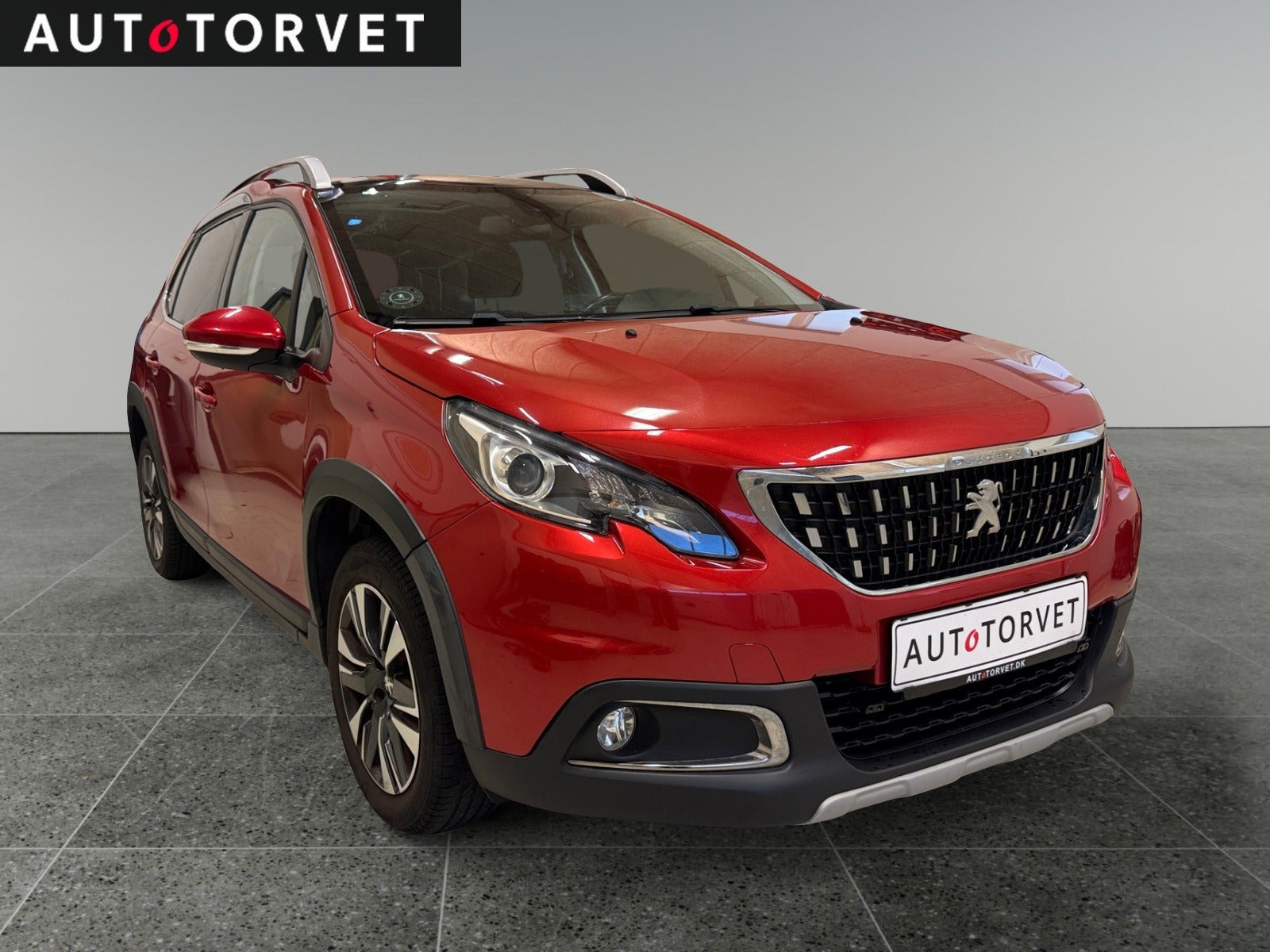 Rød Peugeot 2008 fra 2018