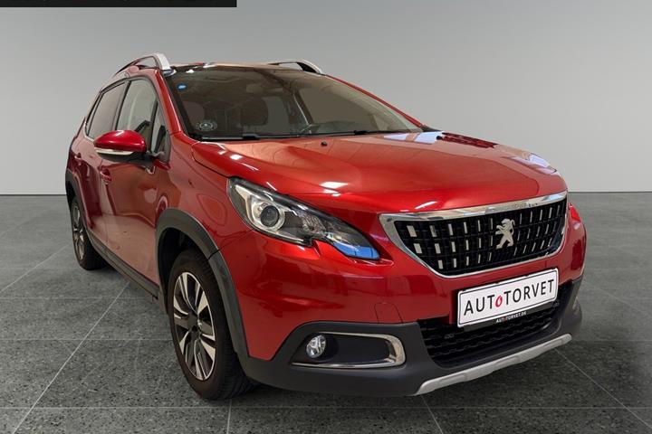 Rød Peugeot 2008 fra 2018