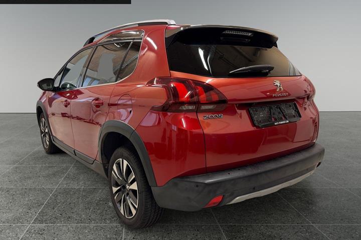 Rød Peugeot 2008 fra 2018