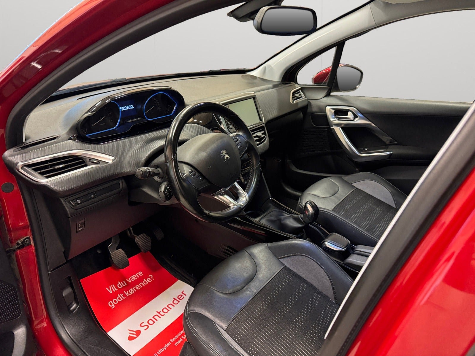 Rød Peugeot 2008 fra 2018