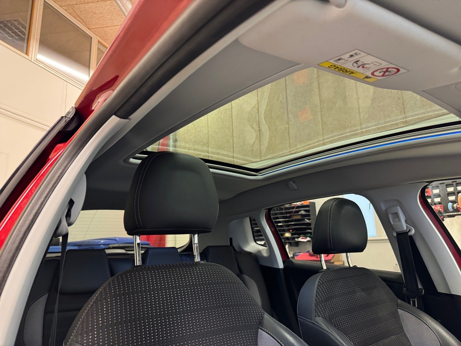 Rød Peugeot 2008 fra 2018