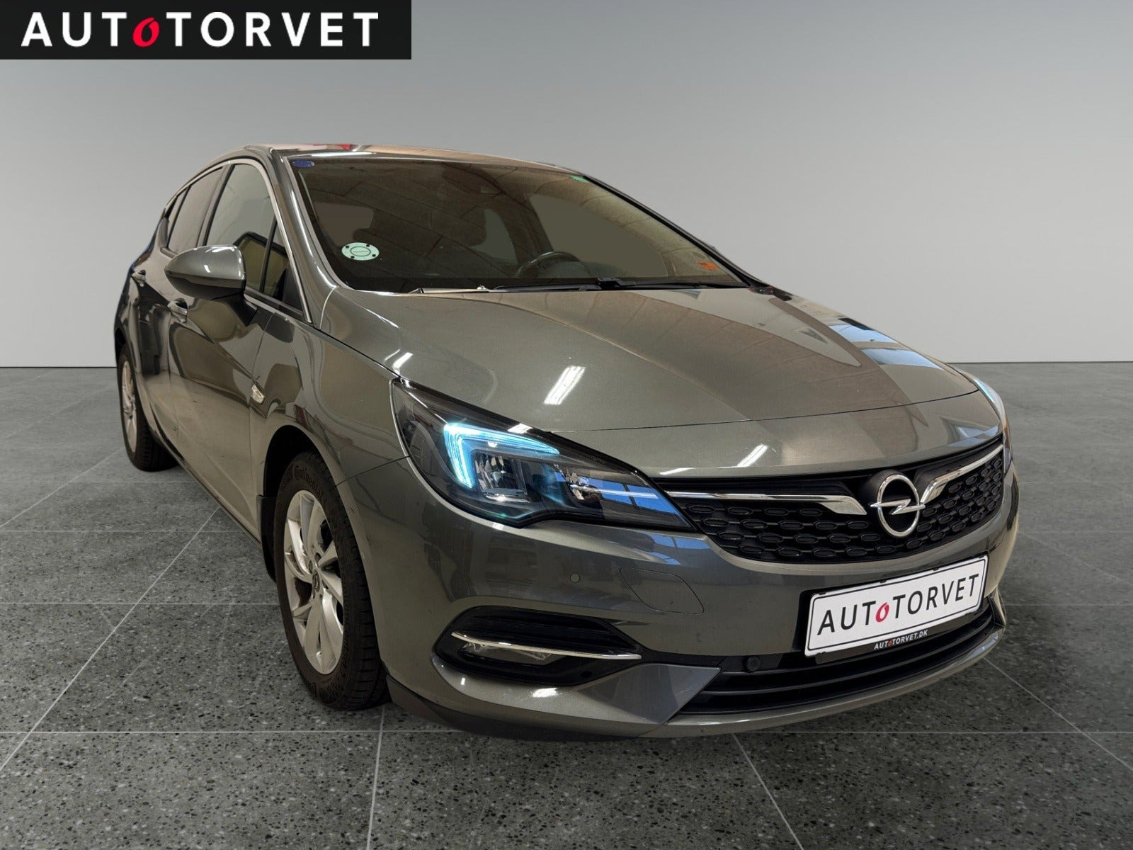 Grå Opel Astra fra 2020