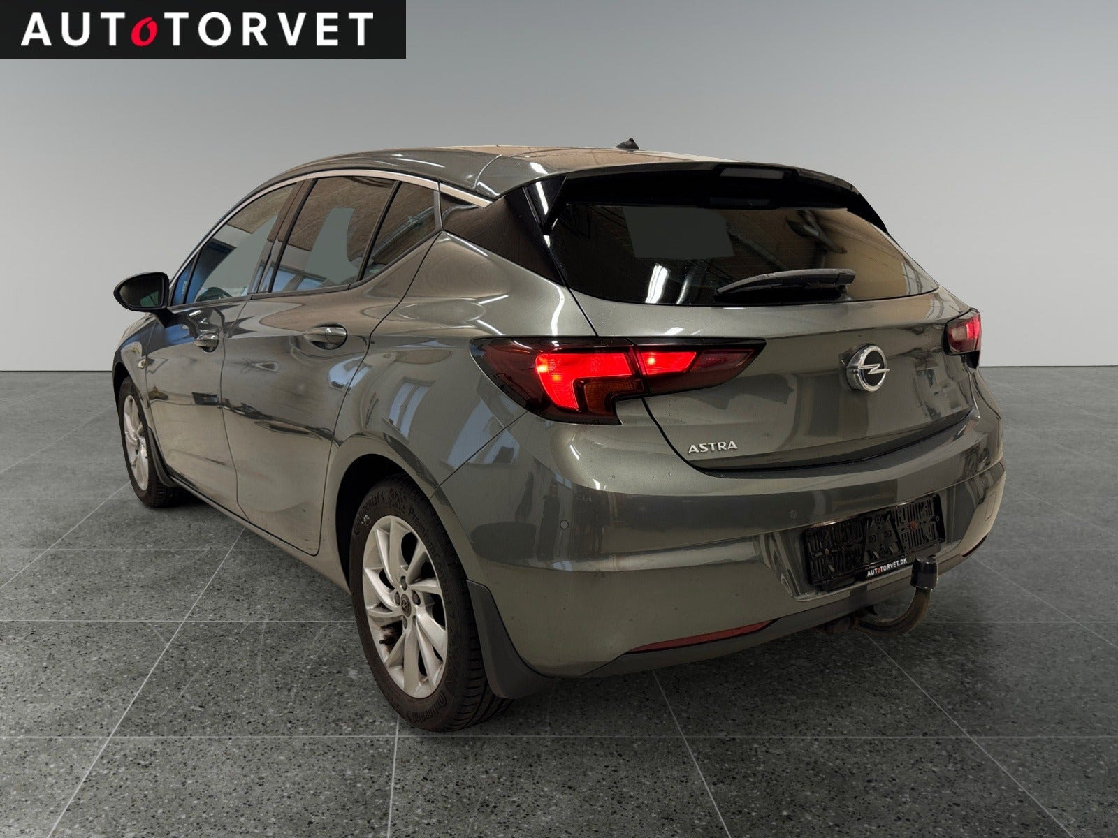 Grå Opel Astra fra 2020
