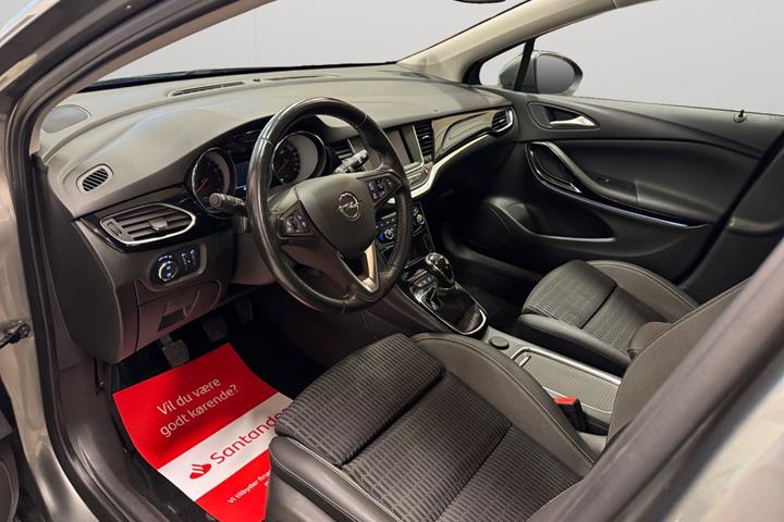 Grå Opel Astra fra 2020