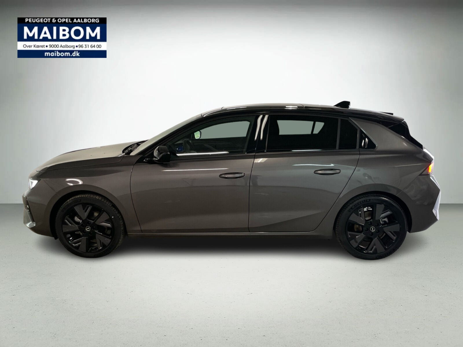 Grå Opel Astra-e fra 2024