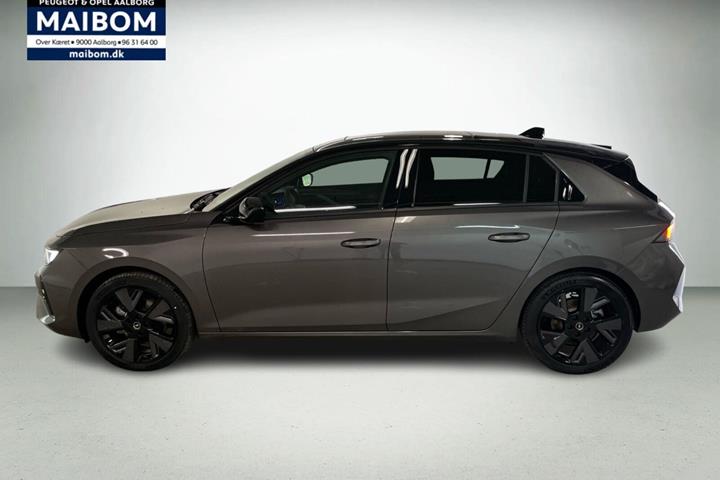 Grå Opel Astra-e fra 2024