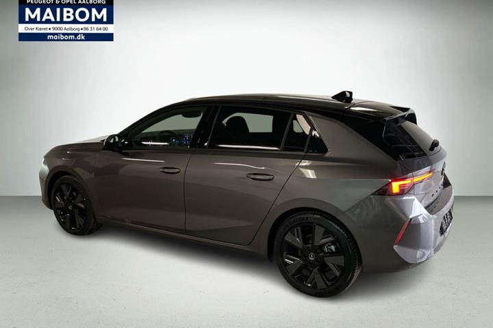Grå Opel Astra-e fra 2024