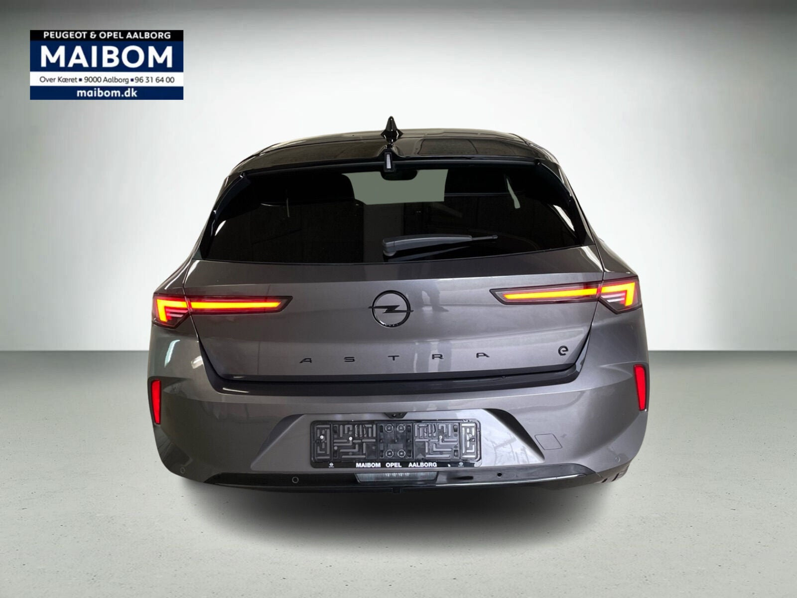 Grå Opel Astra-e fra 2024