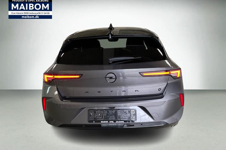 Grå Opel Astra-e fra 2024