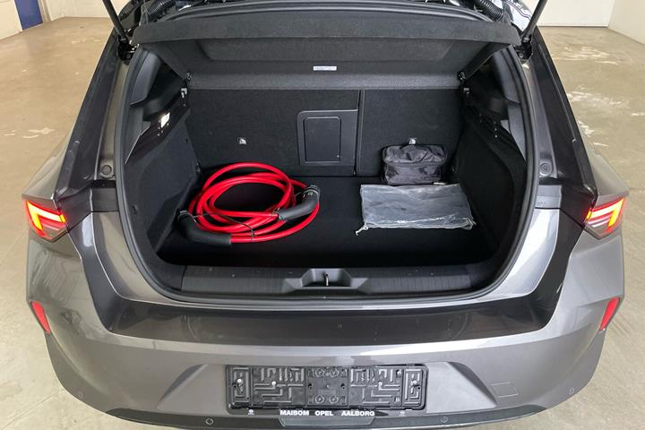 Grå Opel Astra-e fra 2024