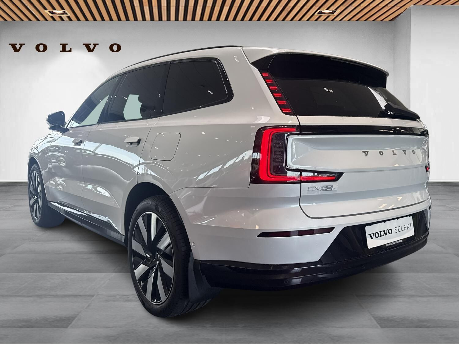 Hvid Volvo EX90 fra 2025