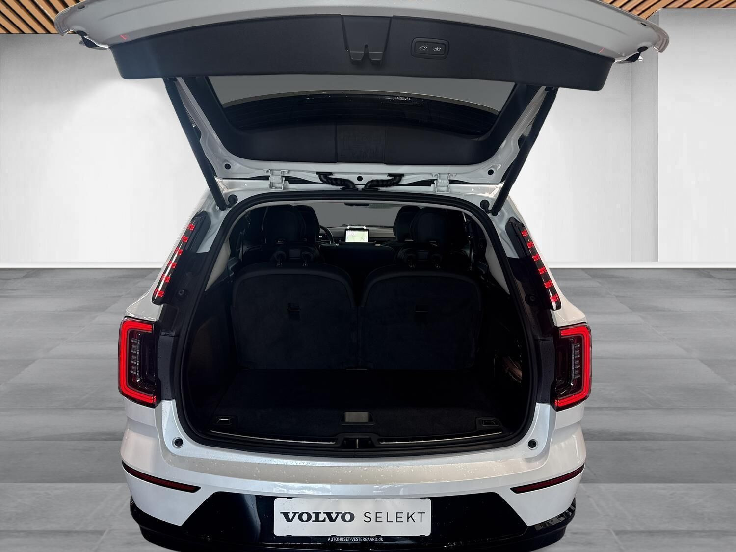 Hvid Volvo EX90 fra 2025